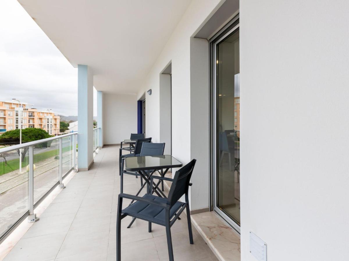 Beautiful Apartment In S O Martinho Do Porto With Balcony Сан-Мартинью-ду-Порту Экстерьер фото